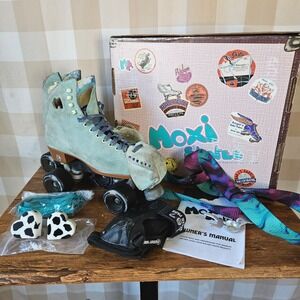 Moxi Lolly Floss Roller Skates Suede Quad Skates Size 8 Box Acessories Bundle